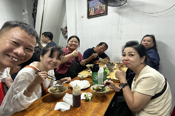 Discover the Vibrant Flavors of Hanoi's Street Food Scene - photo 6